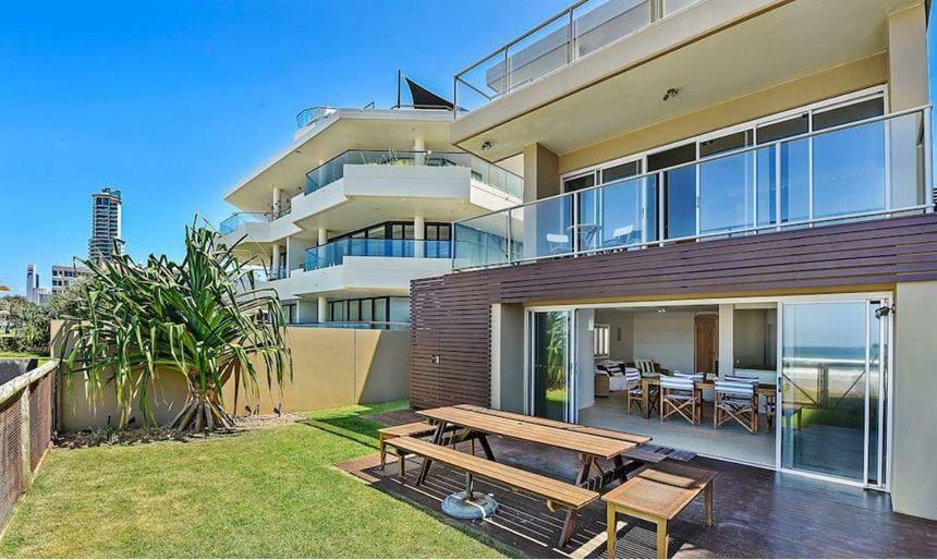 Beachfront Beauty! ゴールドコースト エクステリア 写真